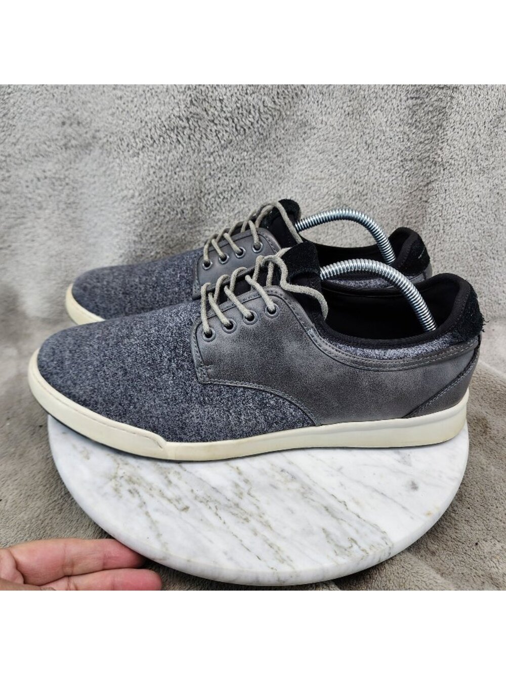 Robert David Shoes Mens Size 10 Gray Fabric Lace Up Sneakers *Read*